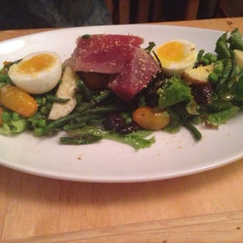 La Fromagerie - Niçoise salad with ahi tuna, tomatoes, hen egg, green beans, potatoes and black olives - French Near Me - Alexandria, Virginia La Fromagerie - Niçoise salad with ahi tuna, tomatoes, hen egg, green beans, potatoes and black olives - French Near Me - Alexandria, Virginia