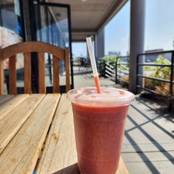 OhBella Gelato & Crepe Cafe - Strawberry  banana  smoothie