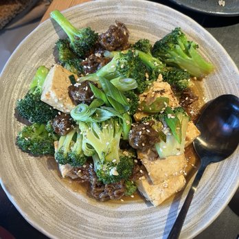 PLANTA Queen Chicago - BEEF & BROCCOLI - Sushi Bars Near Me - Chicago, Illinois PLANTA Queen Chicago - BEEF & BROCCOLI - Sushi Bars Near Me - Chicago, Illinois