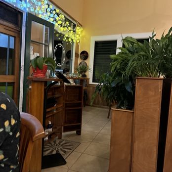 Moon & Turtle - Entrance - Seafood Near Me - Hilo, Hawaii