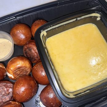 The Cheesecake Factory - Pretzel Bites with Cheddar Cheese Fondue - Desserts Near Me - Miami Beach, Florida