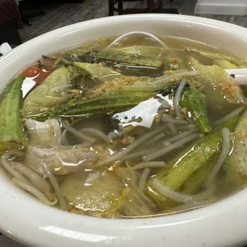 Huong Que - Canh Chua Ca/ Tom Hoac Ga - Hot Sweet and Sour Soup with Catfish/ Shrimps or Chicken - Vietnamese Near Me - Boston, Massachusetts