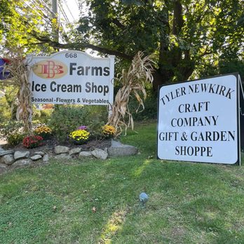 B & B Flower Farm - The sign - Ice Cream & Frozen Yogurt Near Me - West Haven, Connecticut