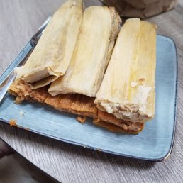 They sell tamales! Chicken and pork. They sell tamales! Chicken and pork.