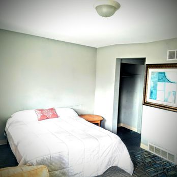 Holiday Motel - Single bed 75$ - Hotels Near Me - Englewood, Colorado Holiday Motel - Single bed 75$ - Hotels Near Me - Englewood, Colorado