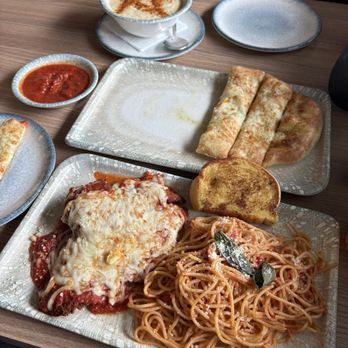 RiverRise Restaurant, Bar & Grill - Cream of crab soup, garlic flatbread, and chicken Parmesan - Seafood Near Me - Blades, Delaware RiverRise Restaurant, Bar & Grill - Cream of crab soup, garlic flatbread, and chicken Parmesan - Seafood Near Me - Blades, Delaware