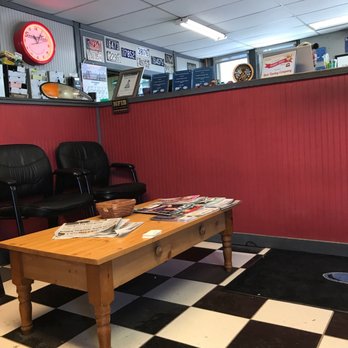 Achin's Garage - Waiting area - Towing Near Me - North Attleborough, Massachusetts