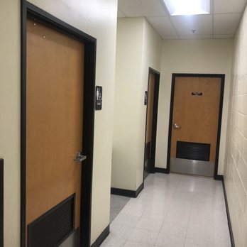 PetSmart - Nice clean bathrooms in far right of store - Pet Training Near Me - Meridian, Idaho