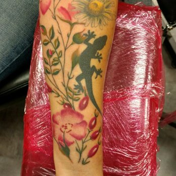 Heatstroke Tattoo - Pink flowers to go with my daisies.....     by Mike Somers - Piercing Near Me - Indio, California