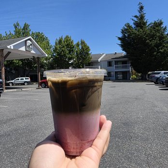 Medio Cafe - Strawberry Hojicha Latte - Cafes Near Me - Friday Harbor, Washington Medio Cafe - Strawberry Hojicha Latte - Cafes Near Me - Friday Harbor, Washington