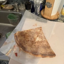 Dolce Italia - Underdone crust, only the ends are done.