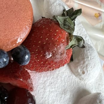 Tous Les Jours - Strawberry cloud cake with MOLD - Coffee & Tea Near Me - Chicago, Illinois Tous Les Jours - Strawberry cloud cake with MOLD - Coffee & Tea Near Me - Chicago, Illinois