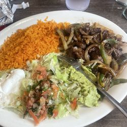La Cazuela - Lunch steak fajitas