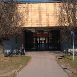Metro Roztyly - Vstup do metra od krčského lesa