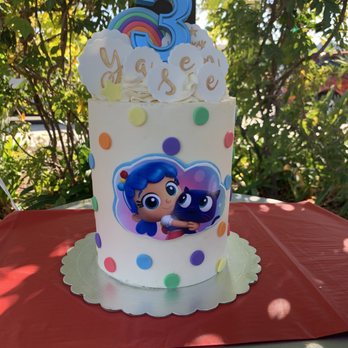 Lyndsay’s Cakery - Cake with decor and cake topper that Lyndsay supplied - Cupcakes Near Me Lyndsay’s Cakery - Cake with decor and cake topper that Lyndsay supplied - Cupcakes Near Me