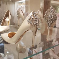 Lisa's Bridal Salon - My baby sister is getting married!
