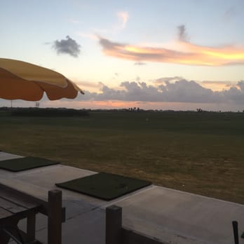 Tin Cup's Caddyshack - Sunsets and golf. Seriously! - Sports Bars Near Me - Galveston, Texas