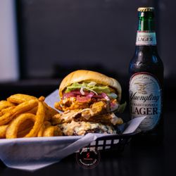 River Peach Bar & Grill - Showtime burger