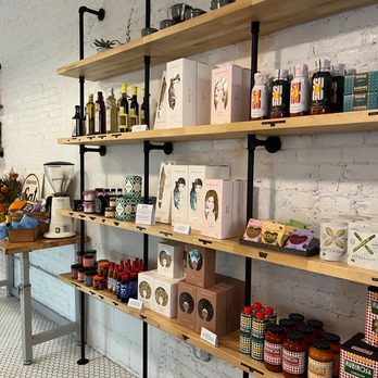 Zoller’s - A fine selection of quality foods are worth a look. Obviously carefully chosen. Great for gifts. - Sandwiches Near Me - Brooklyn, New York