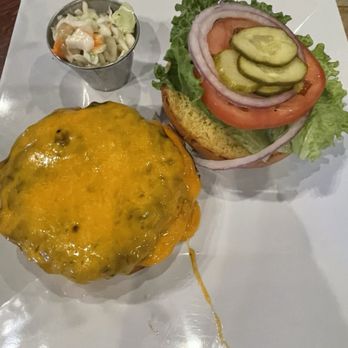 Hemingway's Tavern - Premiere burger - New American Near Me - Melbourne, Florida
