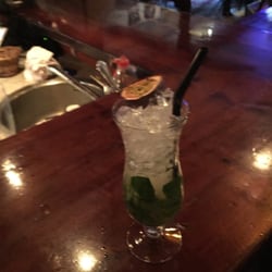 Red Brick - Underbar mat, black rock uppföljt av en fruktig drink i en genuin bar i brittisk anda. Det här stället kräver ett besök!