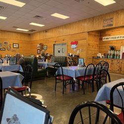 Kent's Catfish - Seating