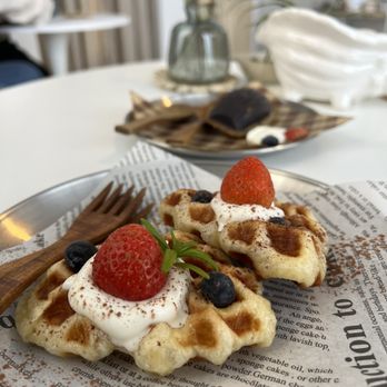 Studio De Corner - Waffle - I prefer crispy to chewy - Cafes Near Me - Markham, Ontario