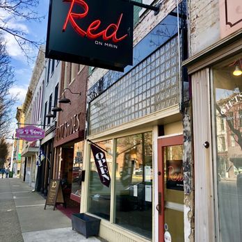 Red On Main - Outside - Bars Near Me - Madison, Indiana