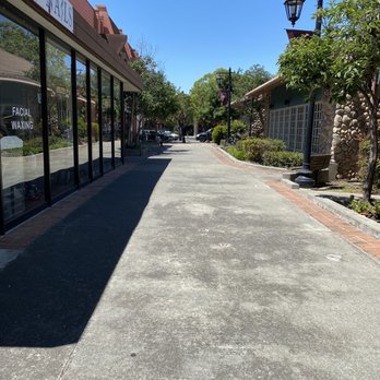 San Leandro Plaza - Shopping Centers Near Me - San Leandro, California