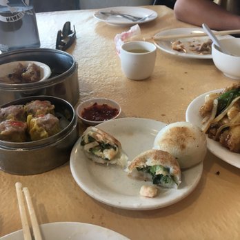Canton House - Just .. no. Do not order anything sitting on this table. In fact, just step away from this restaurant. - Dim Sum Near Me - Chamblee, Georgia