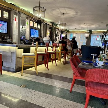 Maxine's Bistro & Bar - New American Near Me - Miami Beach, Florida