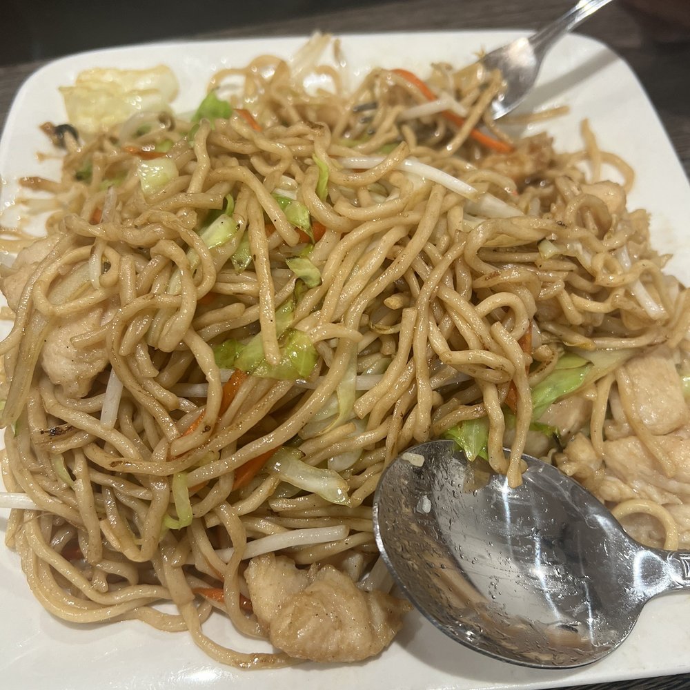 New China Restaurant - Chicken Chow mein plate. - Chinese Near Me - Delano, California New China Restaurant - Chicken Chow mein plate. - Chinese Near Me - Delano, California