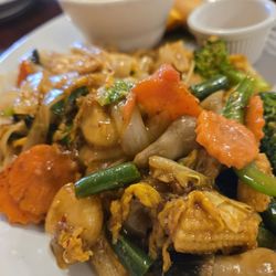 Thai Lotus Restaurant - Drunken Noodle lunch size #3