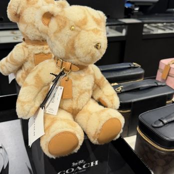 Coach - Teddy made with real fit and leather $250 after discount - Outlet Stores Near Me - Livermore, California