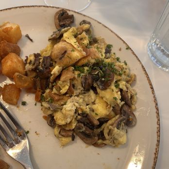 Evanston Corner Bistro - Truffle & Wild Mushroom Scramble - Cocktail Bars Near Me - Evanston, Illinois