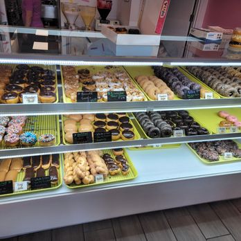 Lickin Good Donuts - Display - Bakeries Near Me - Gallatin, Tennessee