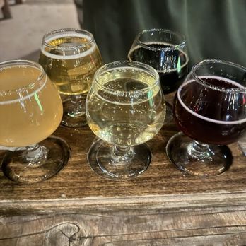 The Hoppy Monk - El Paso - Beer flight - Gastropubs Near Me - El Paso, Texas