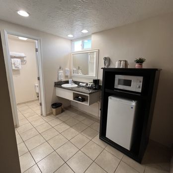 King Frederik Inn - Room - Hotels Near Me - Solvang, California