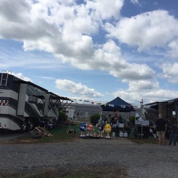 Luxurious RV Rentals - RV Rental Near Me - West Palm Beach, Florida Luxurious RV Rentals - RV Rental Near Me - West Palm Beach, Florida