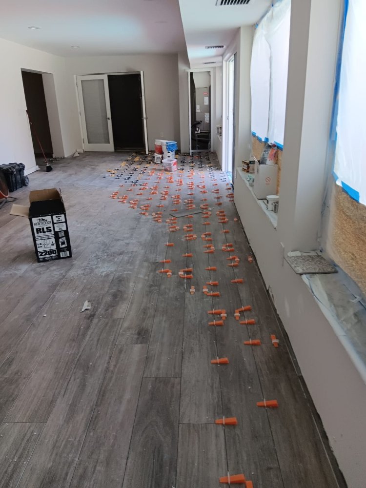 Slide of Deras Roofing & Remodelacio