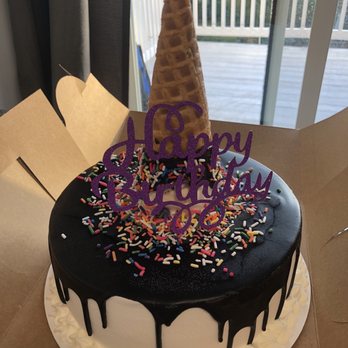 Chillato - 2 layer gelato cake with cone - Gelato Near Me - Whitestone, New York Chillato - 2 layer gelato cake with cone - Gelato Near Me - Whitestone, New York