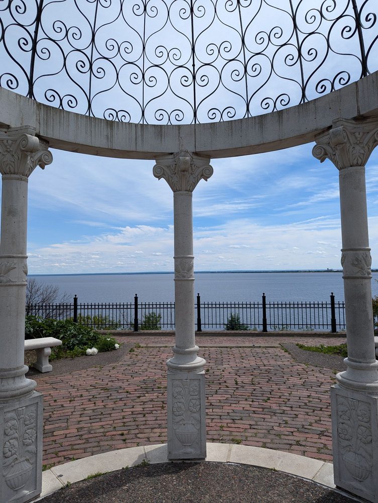 Leif Erickson Park & Rose Garden