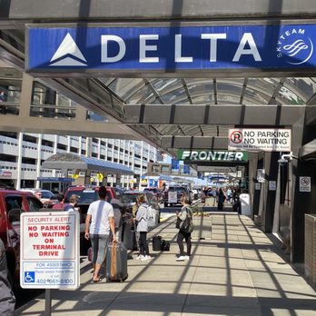 Eppley Airfield - OMA - Busy at drop-off, but easy - Airports Near Me - Omaha, Nebraska Eppley Airfield - OMA - Busy at drop-off, but easy - Airports Near Me - Omaha, Nebraska