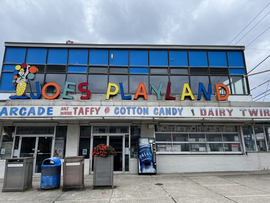 Joe's Playland by null