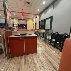 Del Taco - Surroundings