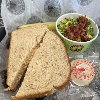 Chicken Salad Chick - Kickin' Kay Lynne sandwich and broccoli salad - Southern Near Me - Pimmit, Virginia