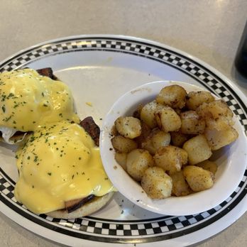 Downtown Diner - Eggs Benedict - Diners Near Me - Celebration, Florida
