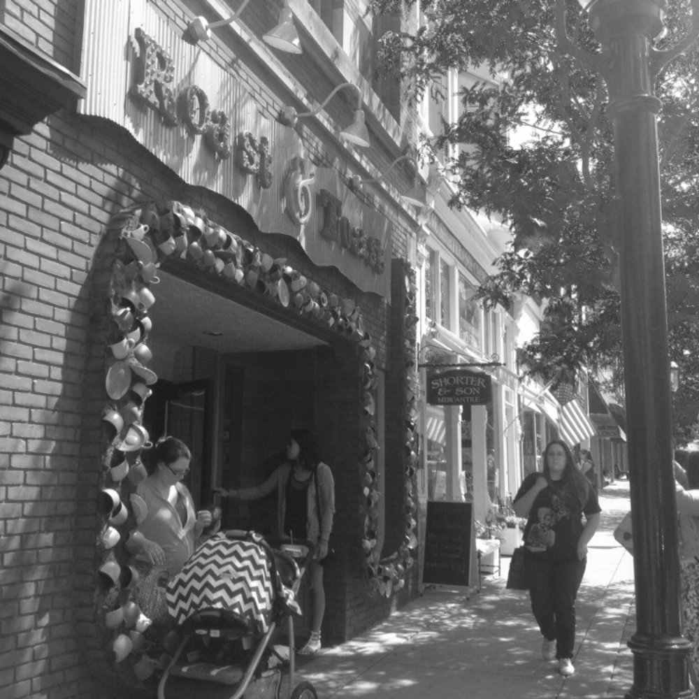 Roast & Toast - Appealing decor. - American Near Me - Petoskey, Michigan