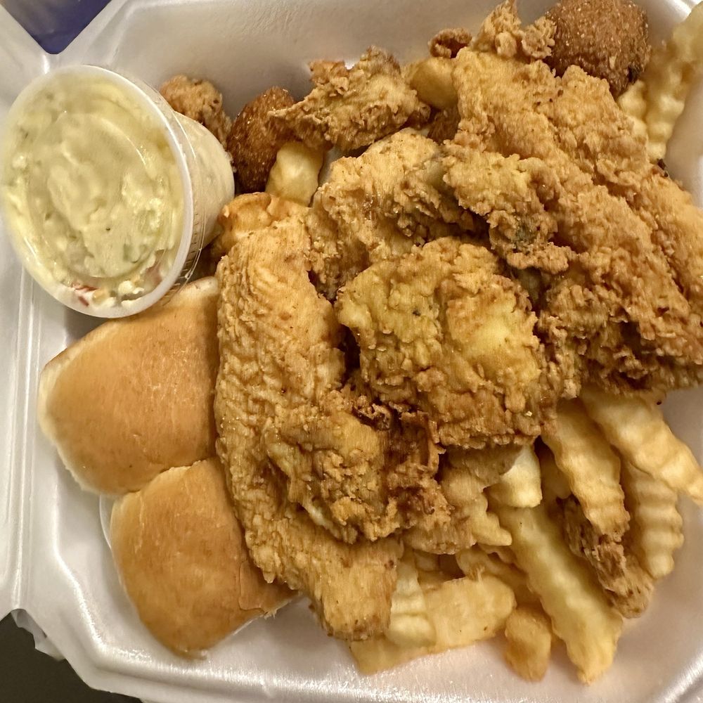 Ben's Deli - Fried fish and oyster platter - Delis Near Me - Gulfport, Mississippi