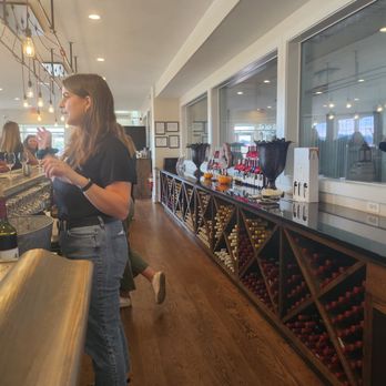 Greenhill Vineyards - Bar area - Wineries Near Me - Middleburg, Virginia Greenhill Vineyards - Bar area - Wineries Near Me - Middleburg, Virginia